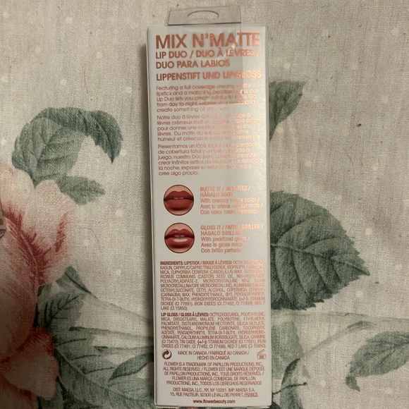 Facial Roller, Lip Duo, Hair Scrunchies (4-Piece) - Picture 7 of 8